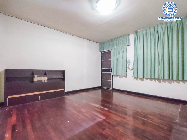 *****ทาวน์เฮ้าส์มือสองย่านนนทบุรี ม.ซอยเรวดี51 รัตนาธิเบศร์ บนเนื้อที่ 16 ตร.ว. ฟังก์ชัน 2 ห้องนอน 2 ห้องน้ำ 1 ที่จอดรถ แถมฟรี! 3 เครื่องปรับอากาศ 2 เครื่องทำน้ำอุ่น 1 เครื่องดูดควัน บ้านสวย ตกแต่งพร้อมอยู่ เพียง 5 นาทีก็ถึงรถไฟฟ้าสายสีม่วง "สถานีศูนย์ราชการนนทบุรี" จองด่วน!